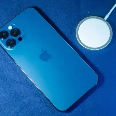 iPhone 12 Pro MAXとMagSafe充電器