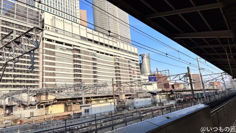 iphone14-wide-lens-still-3 | スマホの口コミ・評判・悪口.jp 新幹線ホームから見るビル