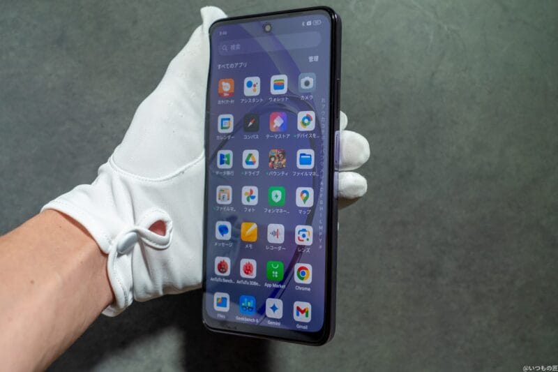 oppo a3 5gを手に持っている様子 | スマホの口コミ・評判・悪口.jp OPPO A3 5G評判・口コミ OPPO A3 5Gを手に持っている様子