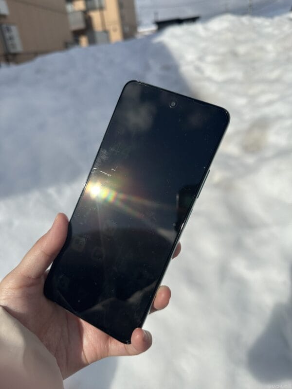 逆光時のoppo a79 5gのディスプレイ | スマホの口コミ・評判・悪口.jp OPPO A3 5G評判・口コミ 逆光時のOPPO A79 5Gのディスプレイ