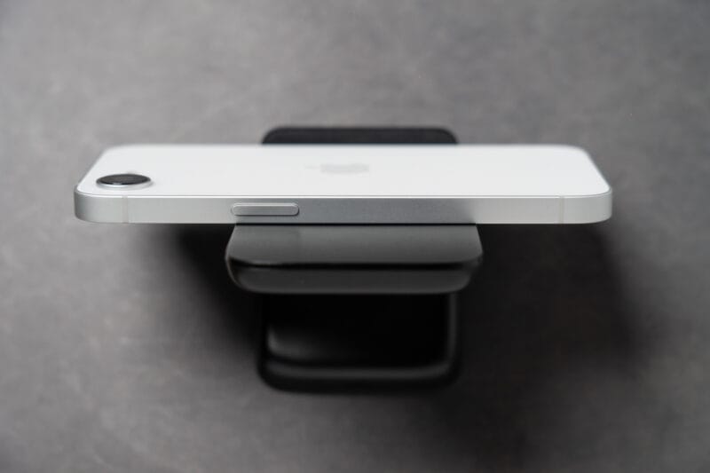 iPhone16eの側面（右）