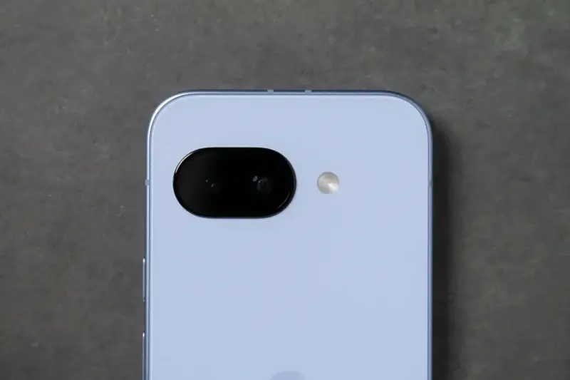カメラバーは廃止。Pixel9aのカメラデザインはフラットに。