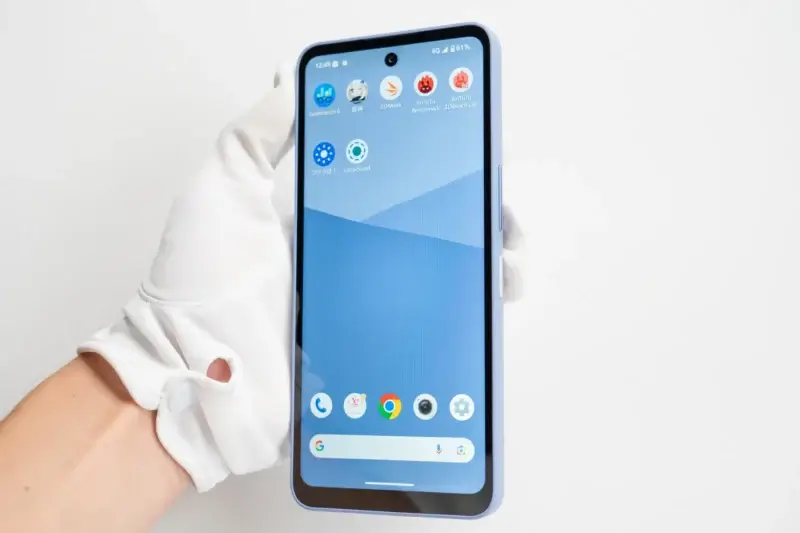 AQUOS wish5を片手で持つと