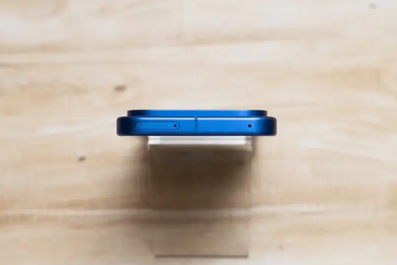 Google Pixel 10の底面